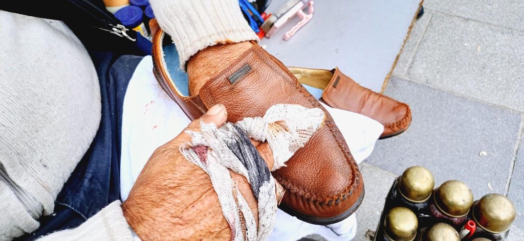 how to clean a leather boot